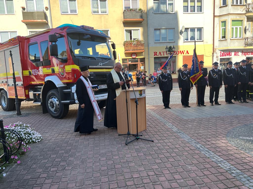 TomOstrowski998's tweet photo. Uroczystość przekazania nowego samochodu ratowniczo-gaśniczego jednostce OSP w Górowie Iławeckim w powiecie bartoszyckim. Wart ponad milion sto tysięcy złotych pojazd, to kolejny z 31, jakie do końca roku trafią do warmińsko-mazurskich ochotników!
Zdjęcia: KP PSP Bartoszyce https://t.co/O8wsYkajXt
