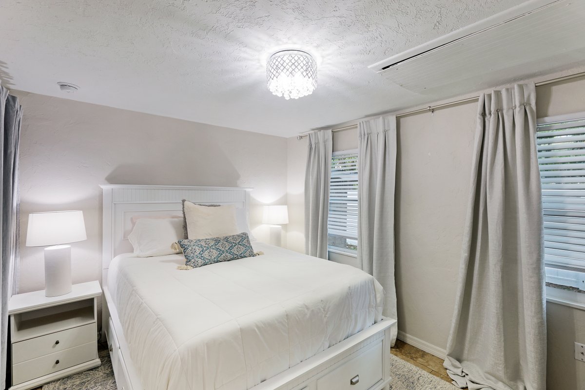 ZarghamiGroup's tweet photo. 🔴 Book a Viewing Now - https://t.co/bj3vlqHUI7

🤔 Searching for Your Sarasota Oasis?

Call our hotline +1 941-841-3662

https://t.co/7IaUnhXyHh https://t.co/QgGLEncF9w