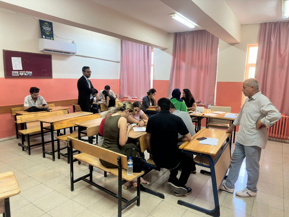 sanliurfaodm's tweet photo. Ölçme ve Değerlendirme Yönetmeliği ile ortak sınav çerçeve programıyla ilgili ortaöğretim il alan zümre başkanları ile toplantı düzenlendi. Toplantıda ortak sınav konu soru dağılım tabloları hazırlanarak karara bağlandı. 
@sanliurfammem63 @UrfaValiligi https://t.co/UJmXJBQGfn