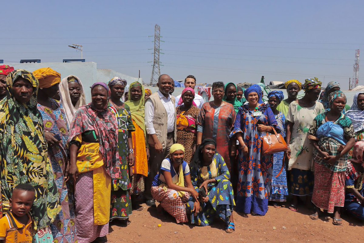 onufemmesmali's tweet photo. "...Pour que le  pays soit en paix il faut que les femmes soient en paix" dixit @MHouinato lors de la remise par @ONUFemmes de kits de commercialisation, production et location aux #femmes du camp de déplacés de Faladjè. https://t.co/Omxg5OjVLr