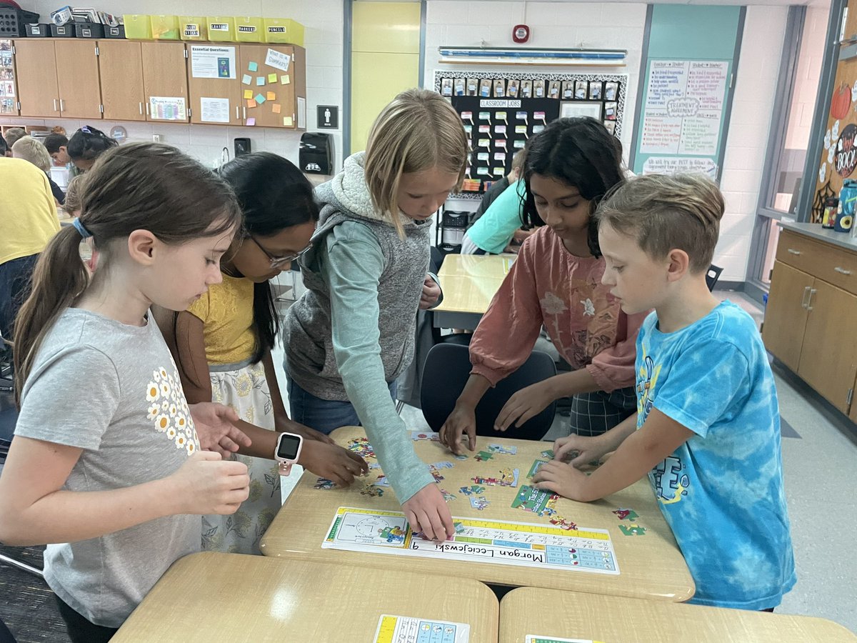 pyoungfam2's tweet photo. Teamwork Challenge: Who can finish the puzzle first? Stay tuned!! #livoniapride https://t.co/zFEbjw2C3M