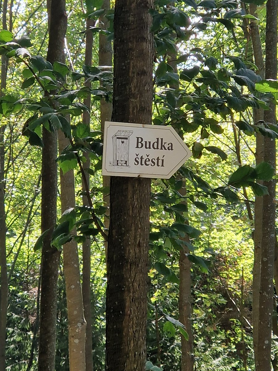 PridalovaMonca's tweet photo. Odpočinek, výletování s 👸 a s kamarády. Příprava na výšlap musí být 😀👍

#dovolena #lukov #zapadslunce https://t.co/nGydTygrfD