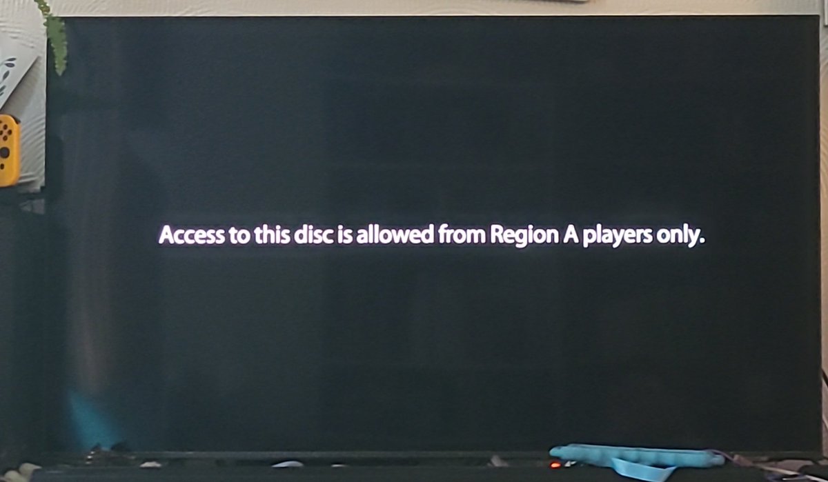 darkishroyalty's tweet photo. FUCKING HELL GUYS HERE I WAS SO EXCITED THAT I FINALLY GOT IT BUT THIS SHIT IS REGION BLOCKED!!!!
I REPEAT, EUROPE CANNOT WATCH THIS SHIT!!!!
#fuckyouamc #fuckyouamazon #fuckyouwholeworld #Imgoingtogohaveicecreamfuckthis #itsliketheydontwantmymoney https://t.co/Ss8tKJVLB4