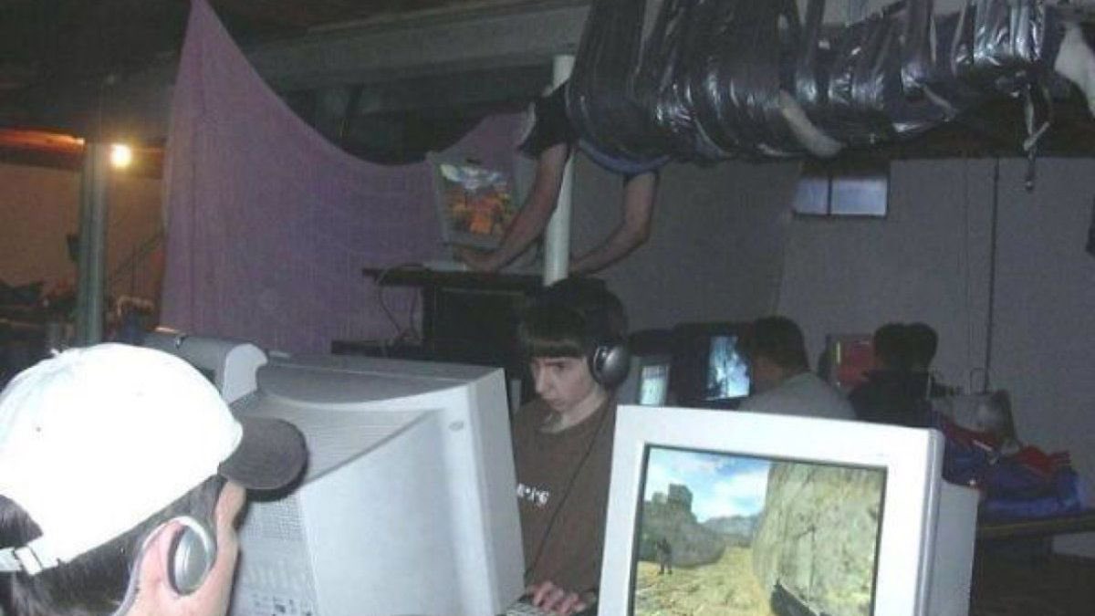 historyinmemes's tweet image. In the late 1990s and early 2000s, LAN parties were a cornerstone of young gamers' social lives. These gatherings, typically hosted in someone's basement or a local community center, revolved around connecting multiple computers through a local network. This allowed groups of…