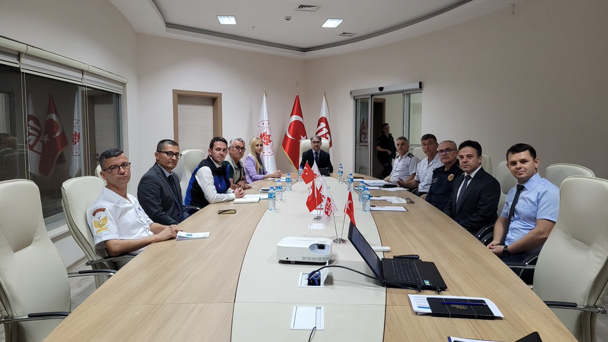 Bursa 112 Acil Çağrı Merkezinde Sayın Vali Yardımcımız Şeref AYDIN başkanlığında il koordinasyon toplantısı ilgili kurum amirlerinin katılımıyla  gerçekleştirildi.
<a href="/TC_icisleri/">T.C. İçişleri Bakanlığı</a>
<a href="/BursaValiligi/">T.C. Bursa Valiliği</a>
<a href="/mahmutdemirttas/">Mahmut Demirtaş</a>
@Seref__aydin
<a href="/112teknumara/">112 Acil Çağrı Merkezleri</a>
#acildurumdateknumara112