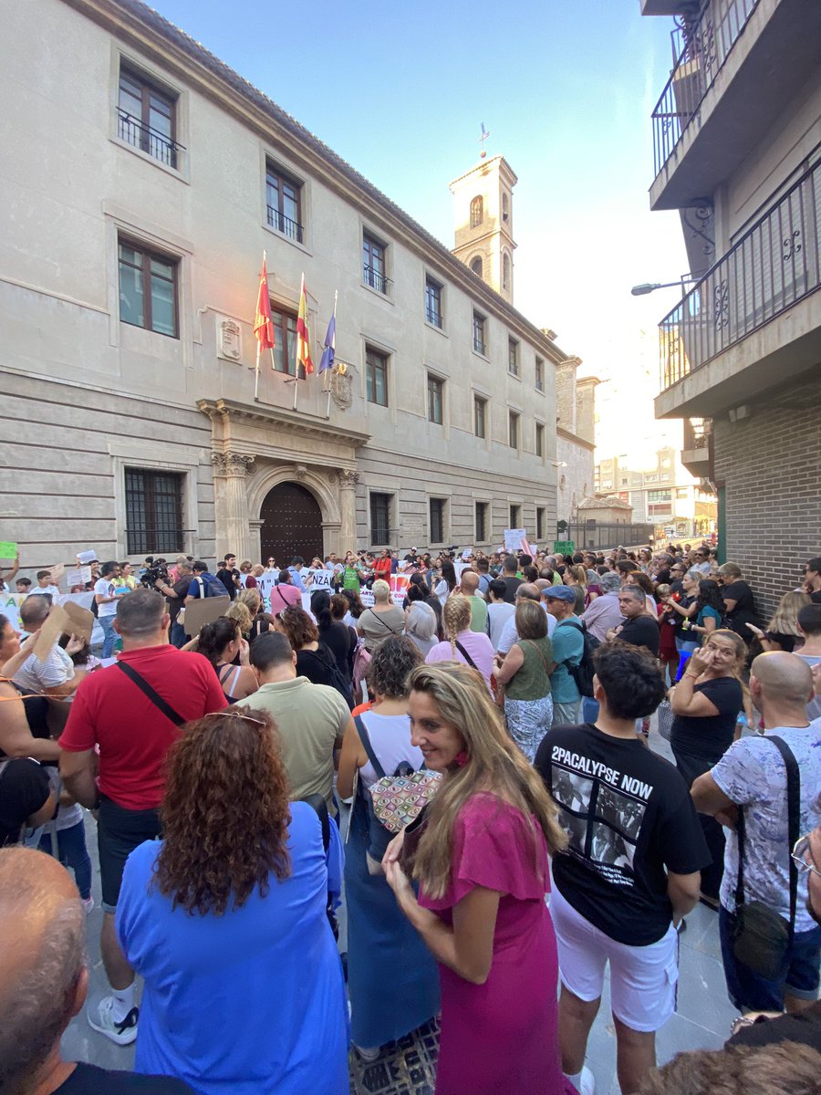 Ya estamos en San Esteban. Por un transporte escolar en condiciones 💪🏻