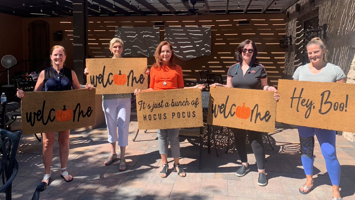 superstitionmtn's tweet photo. Temperatures are going down and fall is in the air! These ladies are ready for fall fun with these festive welcome mats. Thank you @studio223! https://t.co/yEBRscWt6r