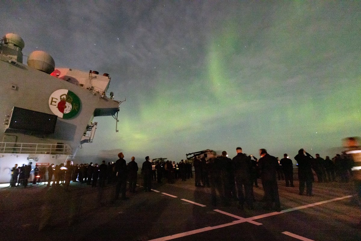 HMSQNLZ's tweet photo. Aurora Borealis!

The Ship’s Company was lucky enough to spot the Northern Lights this week. Definitely a first for many onboard. 

Have you spotted it back in the UK? Send us your best photo and we will share them with our met team. 

#KingsFlagship #GlobalModernReady https://t.co/HmFy0iCCk6