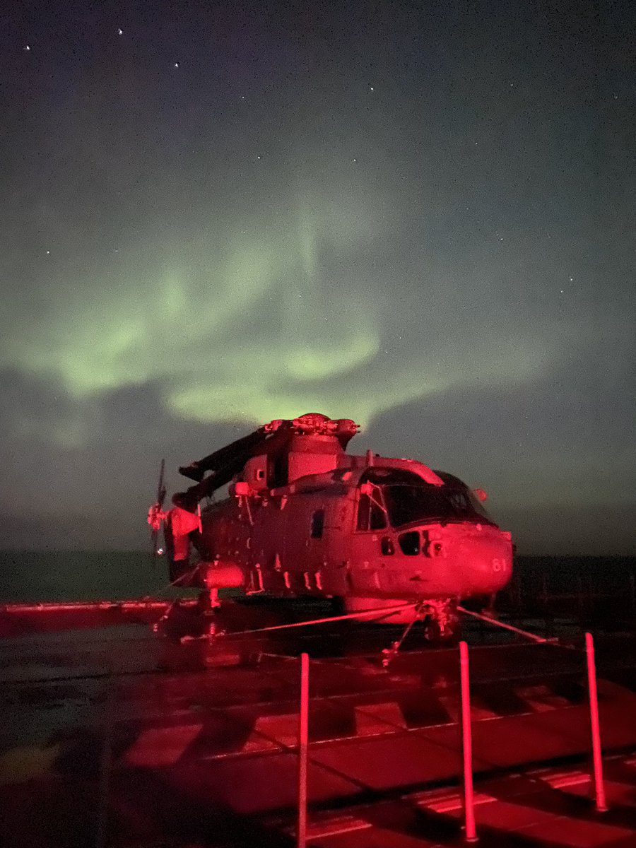HMSQNLZ's tweet photo. Aurora Borealis!

The Ship’s Company was lucky enough to spot the Northern Lights this week. Definitely a first for many onboard. 

Have you spotted it back in the UK? Send us your best photo and we will share them with our met team. 

#KingsFlagship #GlobalModernReady https://t.co/HmFy0iCCk6