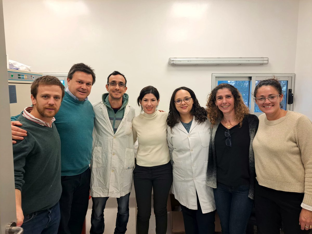 Virología Molecular (@viromol) on Twitter photo Esta semana nos fuimos a Salto!!! Nuestras docentes <a href="/PPerbolianachis/">Paula Perbolianachis</a> y <a href="/pereiragomezm/">Noel Cruz del Sur</a> estuvieron en el #CENURSALTO transfiriendo conocimiento y metodologías al Laboratorio de Virología 🦠 🧫🧬. #descentralizaciónudelar <a href="/FcienUdelar/">Facultad de Ciencias</a> <a href="/Udelaruy/">Universidad de la República</a> Esta semana nos fuimos a Salto!!! Nuestras docentes <a href="/PPerbolianachis/">Paula Perbolianachis</a> y <a href="/pereiragomezm/">Noel Cruz del Sur</a> estuvieron en el #CENURSALTO transfiriendo conocimiento y metodologías al Laboratorio de Virología 🦠 🧫🧬. #descentralizaciónudelar <a href="/FcienUdelar/">Facultad de Ciencias</a> <a href="/Udelaruy/">Universidad de la República</a>
