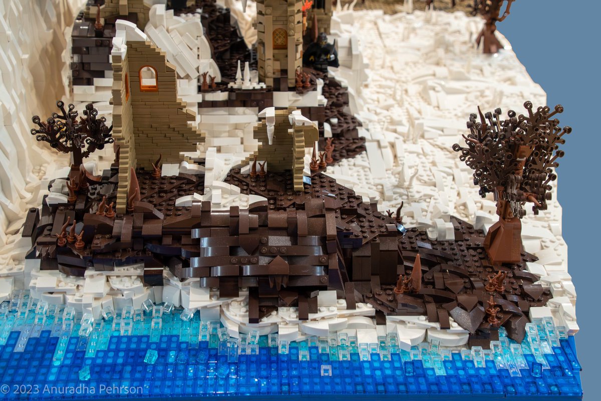 anucreates's tweet photo. A few photos of my MOC/model of the Shadow tower and Westwatch. GOT 
#LEGO #lego #GameofThrones @westerosorg @GRRMspeaking @LEGO_Group #shadowtowers @WesterosHistory https://t.co/PrOt6JTO8T