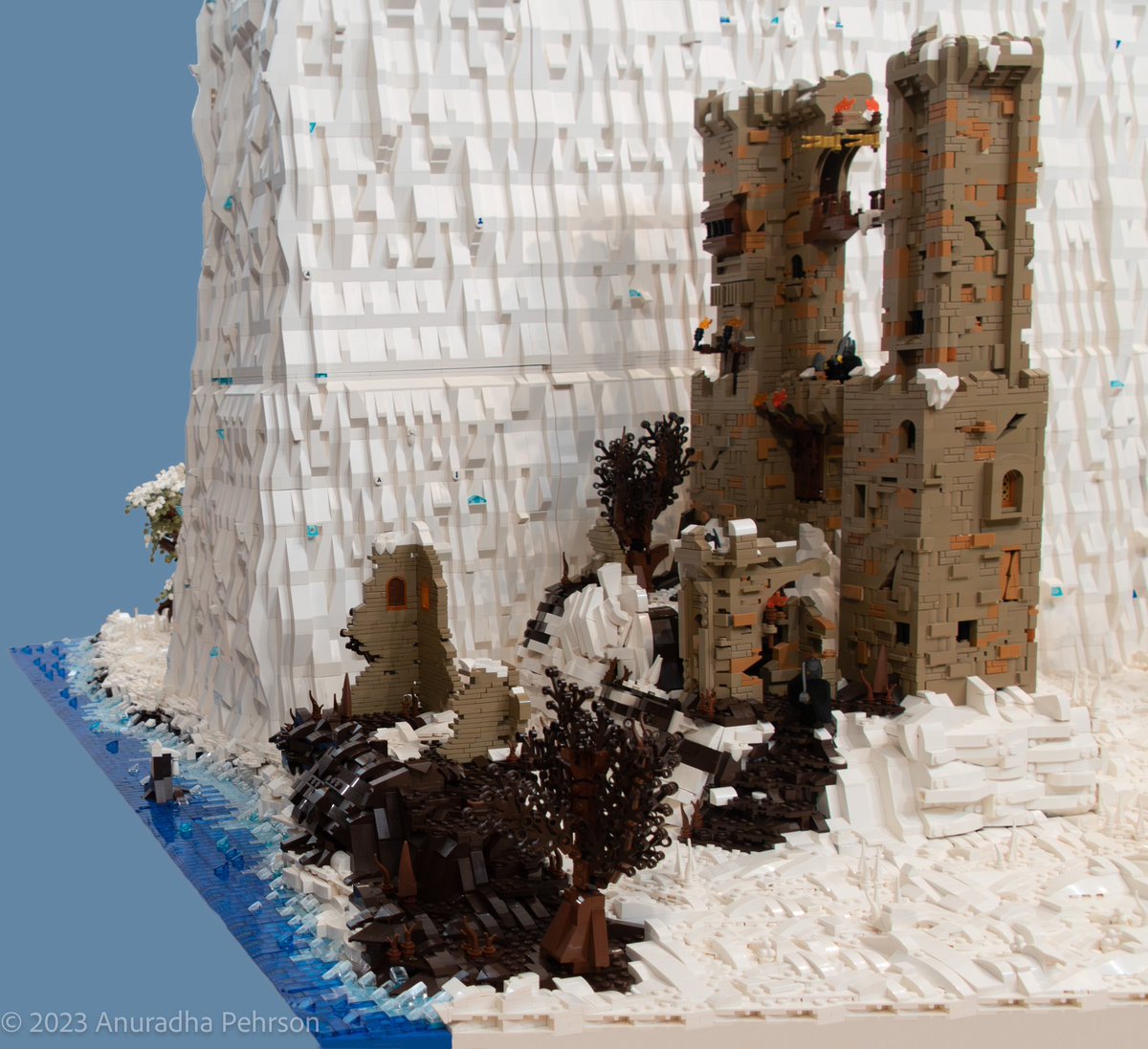 anucreates's tweet photo. A few photos of my MOC/model of the Shadow tower and Westwatch. GOT 
#LEGO #lego #GameofThrones @westerosorg @GRRMspeaking @LEGO_Group #shadowtowers @WesterosHistory https://t.co/PrOt6JTO8T
