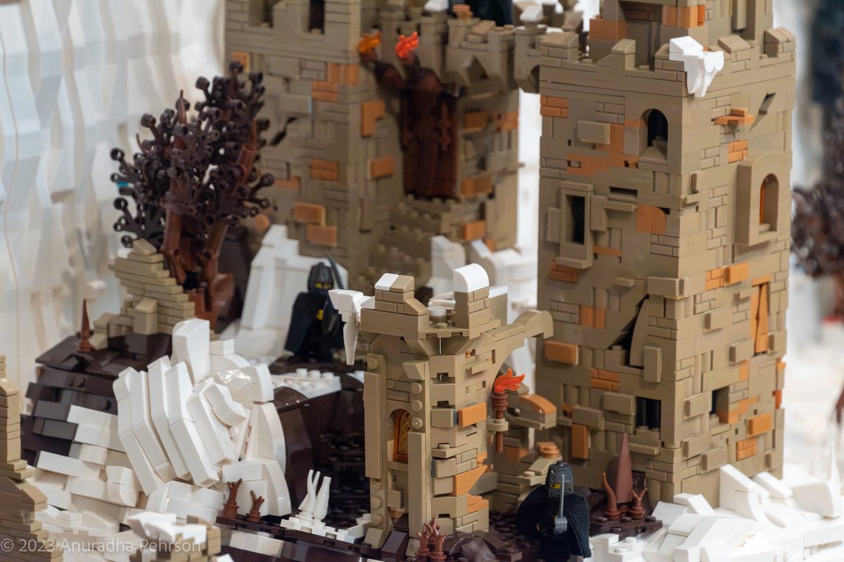 anucreates's tweet photo. A few photos of my MOC/model of the Shadow tower and Westwatch. GOT 
#LEGO #lego #GameofThrones @westerosorg @GRRMspeaking @LEGO_Group #shadowtowers @WesterosHistory https://t.co/PrOt6JTO8T