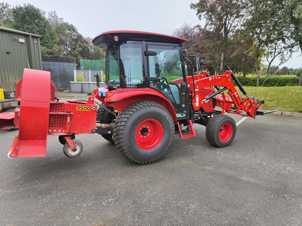 🚜 Exciting News! Our brand-new Tym tractor has just arrived from Martyn Lawns, a great addition to our golf course equipment, helping the team to deliver a quality golfing experience⛳
#MartynLawns
#AlwaysImproving