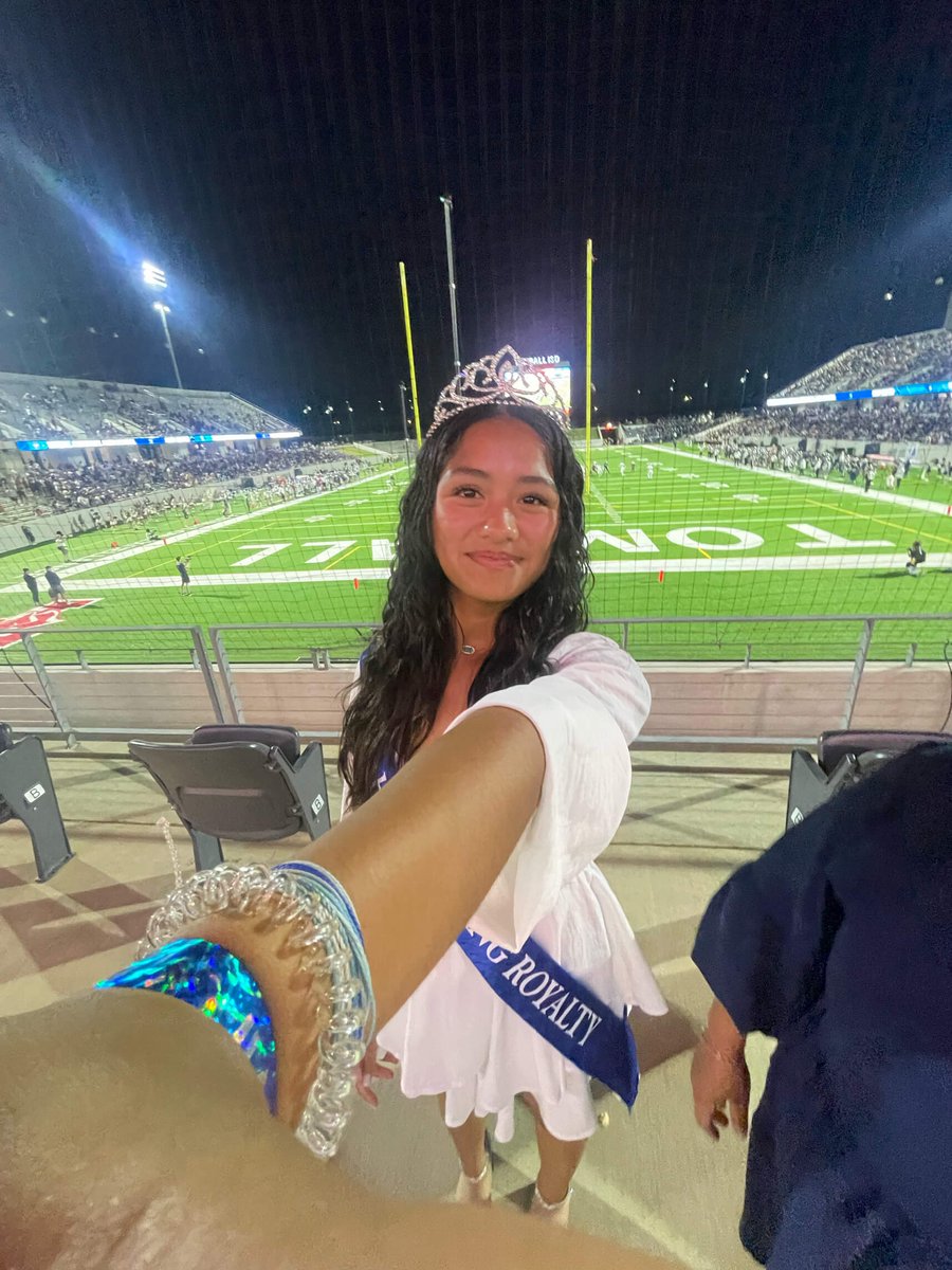 tmhstennis's tweet image. Today we're taking a moment to celebrate our very own Duchess!!
#HOCO
#Wildcats 
#TMHS
@TISDTMHS
@TISD_athletics