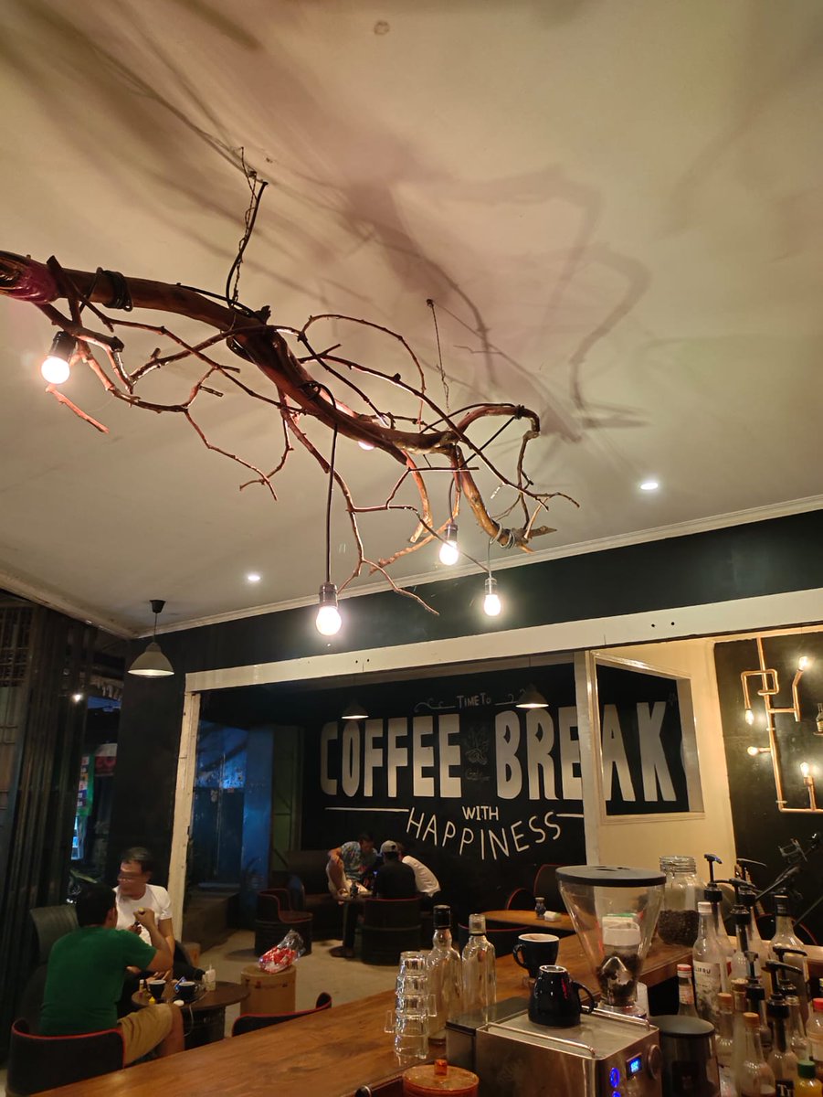 kyrinnccc's tweet photo. Hi warga Bandung! 
let visit our cafe✨ 
THE GATE COFFEE 385 
📍 Jalan Terusan Pasirkoja no 385, Kota Bandung
•
i'm invite you to visit our home✨
nanti yang dateng pasti dapat harga special, DM yaaa buat dapetin kode diskonnya😋 
#Bandung
#cafebandung https://t.co/2n2ZwBkO6O
