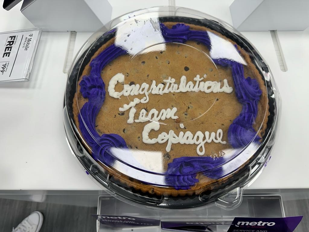 StellarWireless's tweet photo. Nothing says team appreciation like a GIANT 🍪!

#stellarwireless #metrobytmobile #nadayadayada https://t.co/G0uNPgivUU