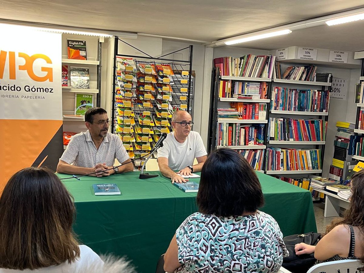 jordi_a's tweet photo. Presentación de #AulaoJaula de @tonisolano  en la Librería Plácido Gómez, Castellón. https://t.co/63Oow1GZsq
