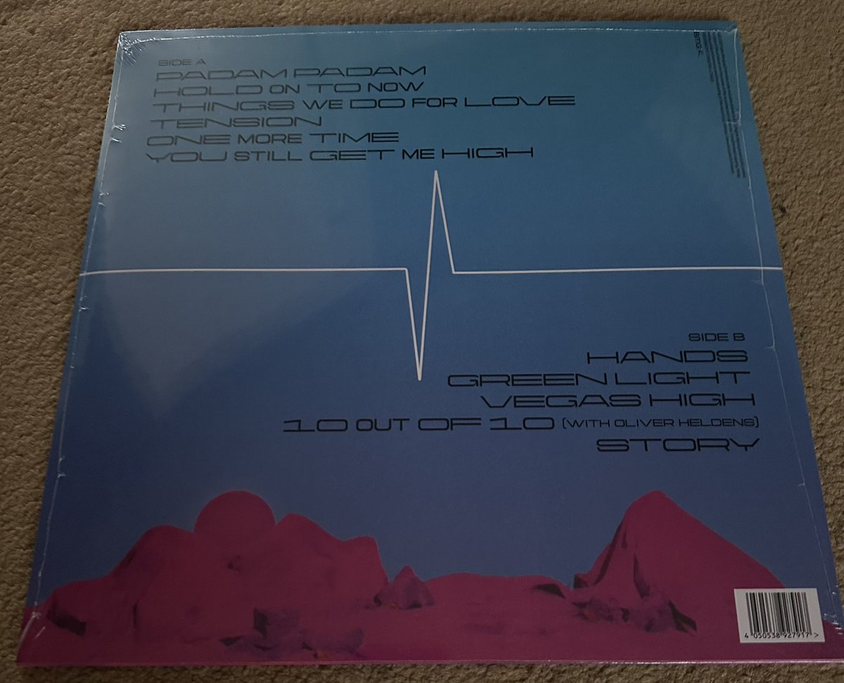 KOPITEREADIE's tweet photo. Knock ✊ knock ✊ on the door😁it’s only Amazon with my LTD PINK ‘TENSION’VINYL💿🥰💿 wow it’s stunning thank you queen @kylieminogue my Tension collection is coming along nicely 💕🤩💿💥😁💎 https://t.co/hPJw2DnFSQ