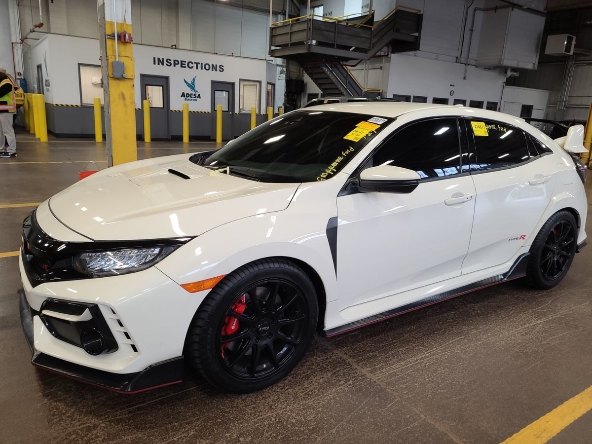 WhatsTheCarWrth's tweet image. Looking for a Civic Type-R?
Better pay up!! 

2021 #HONDA Civic Type-R Touring
13,554 miles
MSRP $39,305

Wholesale value $40,500
Retails at $44,800

#Adesa #Usedcars #market