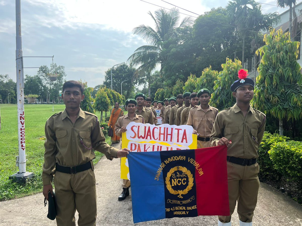 HooghlyJnv's tweet photo. Swachhta hi sewa by NCC unit JNV Hooghly
#SwachhataHiSeva #SwachhBharat 
@CommissionerNVS @NVS_RO_Patna @EduMinOfIndia @manojlibra https://t.co/wV3WBXOdSI