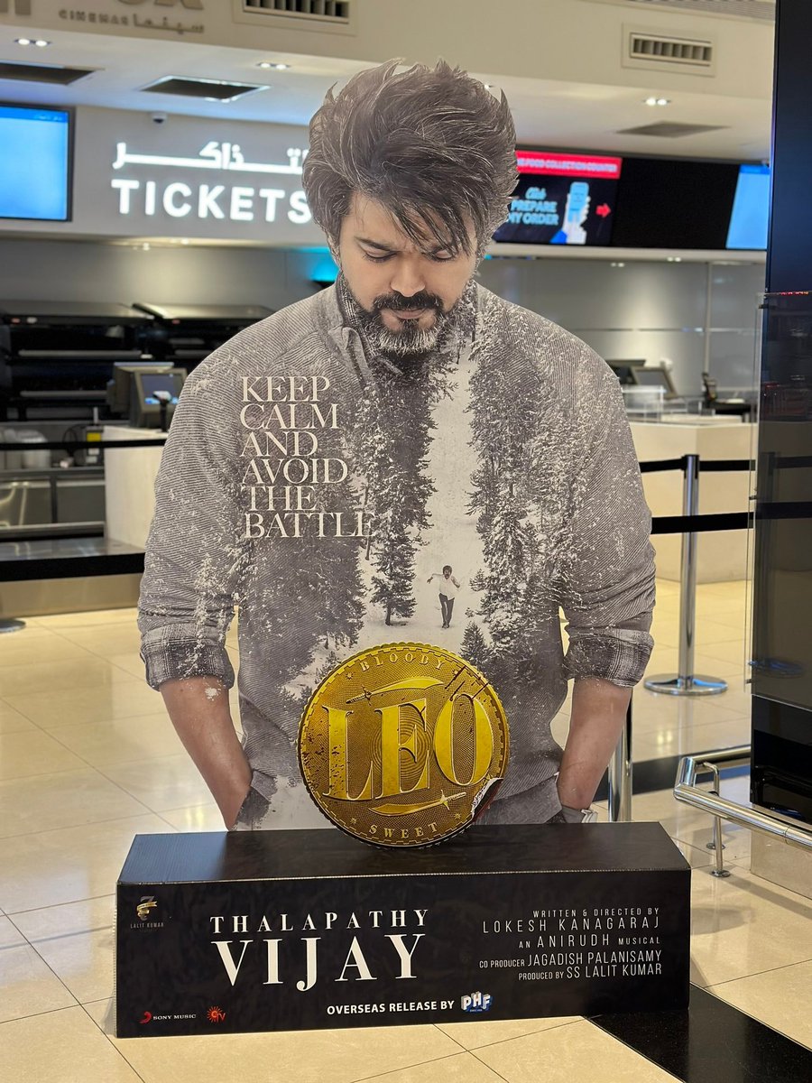 IdamPorul's tweet photo. Hey Anna Varaar Valiya Vidu
Leo cutout on Dubai theatre
#Leo #leodubai #ThalapathiVijay https://t.co/JKEToI4AQd