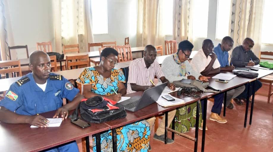 ABPInfos's tweet photo. 1/3 #Burundi Les membres de #PPSAN ont constaté ce jeudi que les malnutris sont nombreux dans les communes des #Mirwa et de plaine contrairement à celle du #Mugamba et il a été recommandé de faire tout pour ces gens guérissent. https://t.co/rqvi2VE9M6
