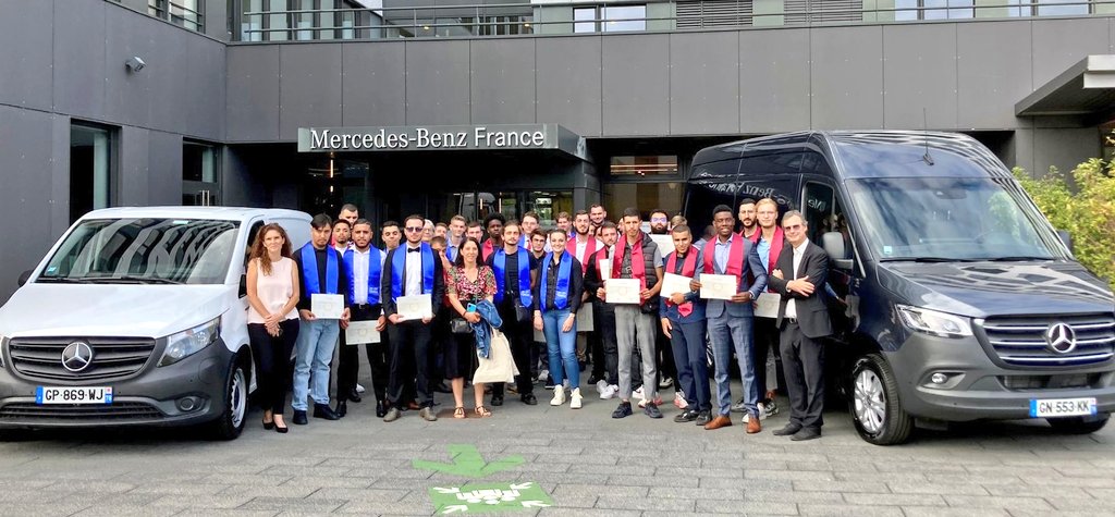 licenceOMSA's tweet photo. Journée de remise des diplômes #licenceOMSA et #licenceMTSP de @UGustaveEiffel chez @MBFRANCE_ https://t.co/Y3JnXBjqTv