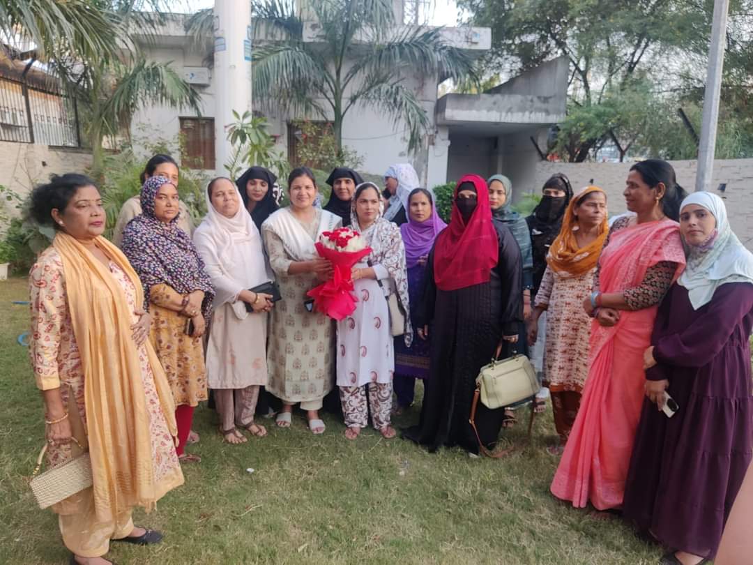 SarikaSamar's tweet photo. आज ओखला विधानसभा में आप की कर्मठ एवं सशक्त नेत्री मरियम जी के द्वारा आम आदमी पार्टी, महिला प्रकोष्ठ की शानदार मीटिंग का आयोजन किया गया। दिल्ली प्रदेश सचिव, महिला प्रकोष्ठ @abhinandita_m जी के साथ ओखला विधानसभा की बहनों से मुलाकात की एवं संगठन विस्तार को लेकर चर्चा की।
@AamAadmiParty @ArvindKejriwal @SandeepPathak04 @AapKaGopalRai