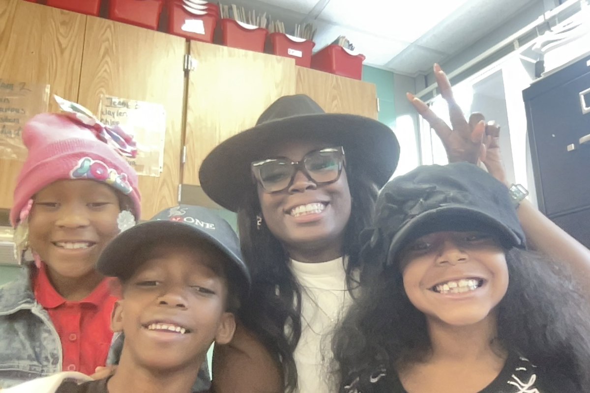 RoseS7491's tweet photo. Me and my girls are looking fabulous in our hats for Attendance Matters Spirit Week!!! #attendancematters #wegotspirit @Prin_Salley @APSKimberly https://t.co/dafj306bWD