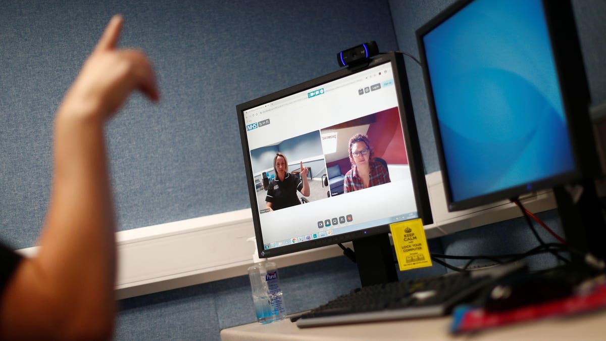 Forbes's tweet image. Want To Make A Good Impression On Your Zoom Call? These Are The Best Backgrounds To Use, According To A New Study trib.al/l2LbA1j