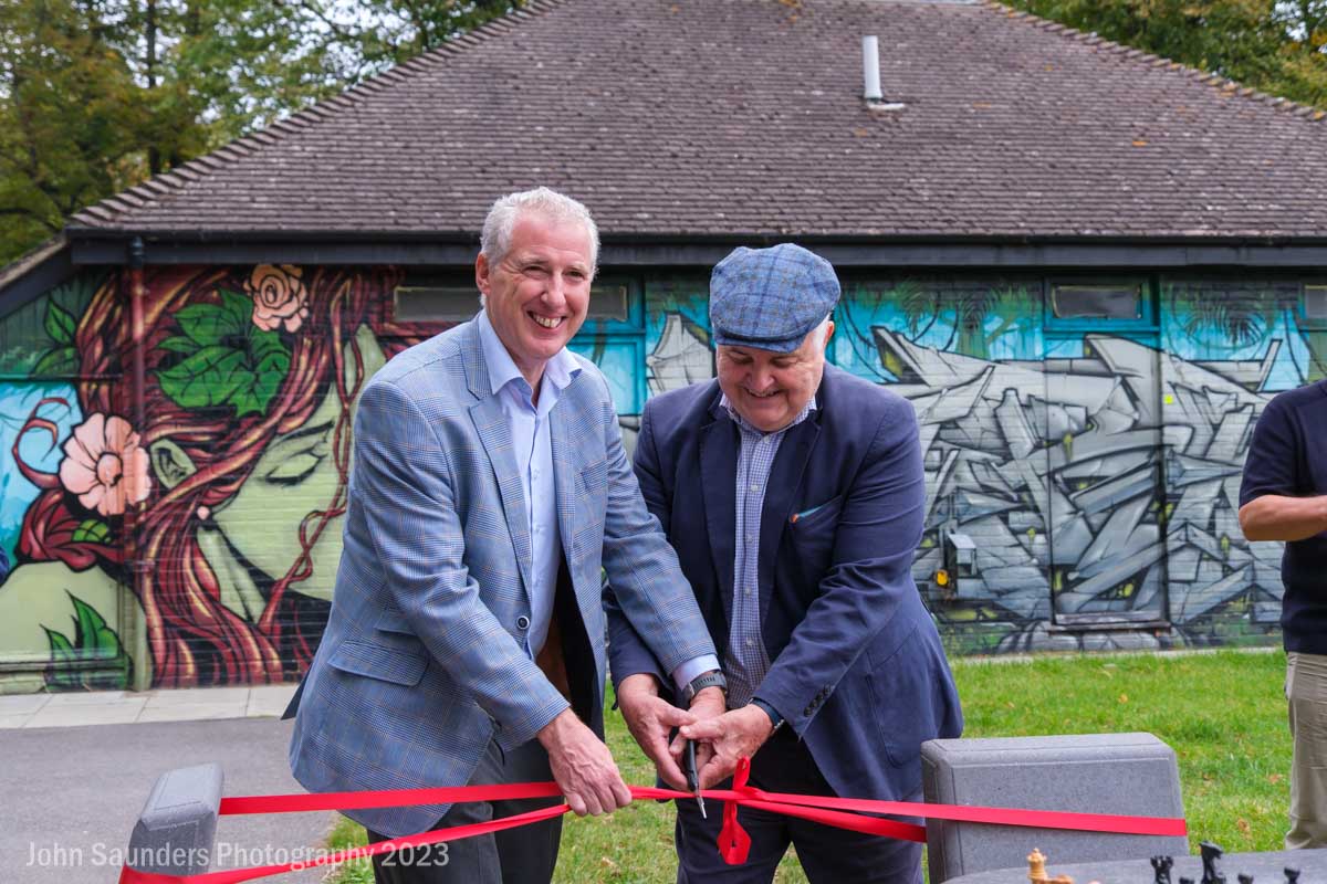 johnchess's tweet photo. Councillor John Sweeney @jnsweeneytweets and @KingstonChess chairman John Foley @ChessScholar formally open the three new public chessboards in Fairfield, Kingston-upon-Thames @MPSGrove @inkingstonuk #kingstonuponthames https://t.co/rYT5pKQBAf