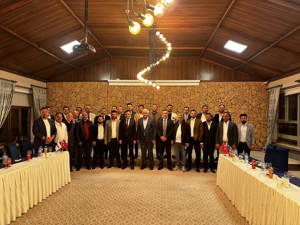 gencaskonerz's tweet photo. ASKON Erzurum Şubesi tarafından şehrimizin ekonomisi üzerine düzenlenen istişare toplantımıza katkılarından dolayı Milletvekilimiz @ozmehmetemin ve ASKON Erzurum Şube Başkanımız @GozutokCetin‘a teşekkür ederiz.

@ASKON @orhanaydin @GencAskonTR @abdullahutr @aabdullahsevinc https://t.co/nwj6cO33j5