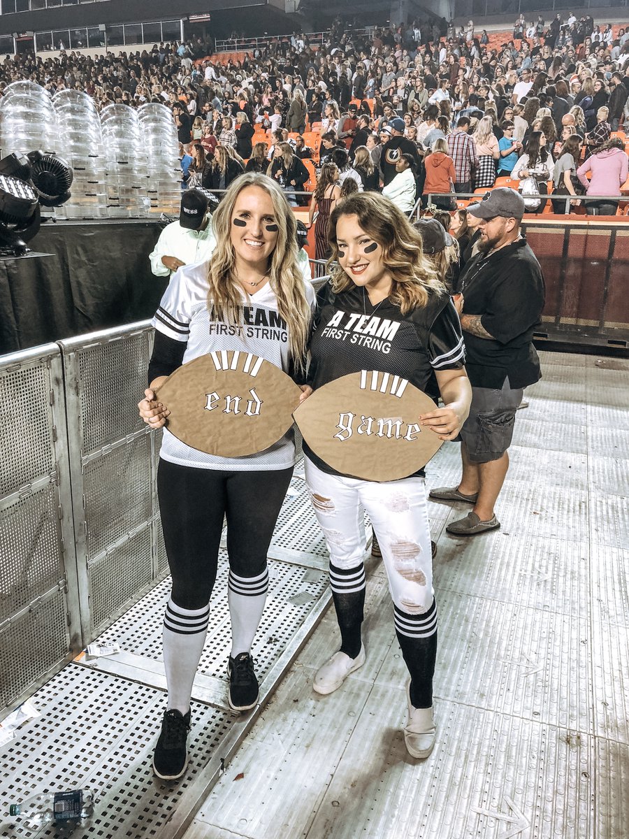 emccsinger's tweet image. When your @Spotify top listener stats for @taylorswift13 are already impressive but you also own every vinyl and CD with plays that never get counted... 

@taylornation13, patiently waiting (and praying) for a #TSTheErasTourFilm invite as an LA-based #Swiftie 🙏