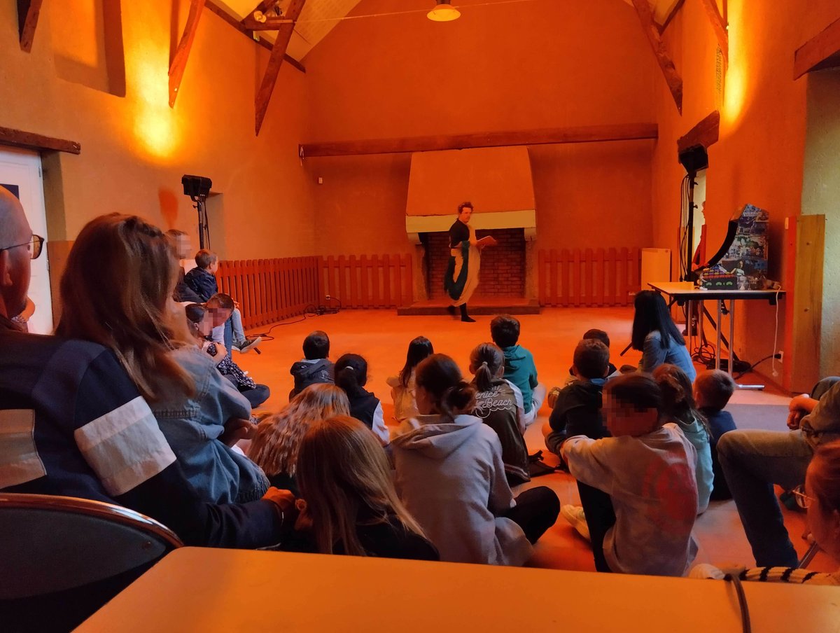 CelldiaExp's tweet photo. Samedi dernier, nous avons proposé une toute nouvelle histoire lors de ce Spectacle Dont Vous Êtes le Héros au festival l'Antijeu de Mordelles !

Un grand merci au service jeunesse de Mordelles de nous avoir fait confiance une nouvelle fois ! ❤

Alors, qu’en avez-vous pensé ? 😁 https://t.co/FfqFSANQI7