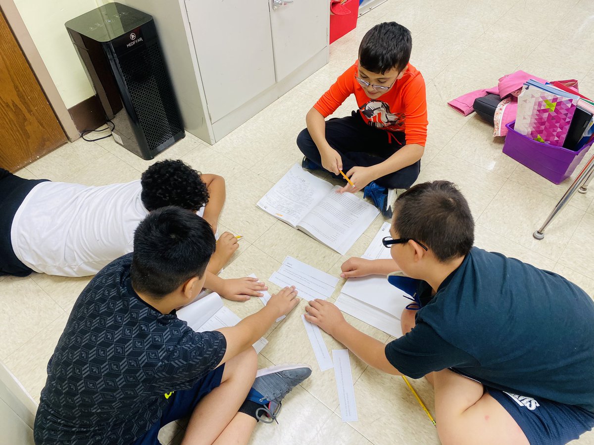 BarbRickerCov's tweet photo. R5 are ordering the sentences to make a paragraph make sense searching for chronological order and transition words so they will apply to their own writing. #d123 #d123cov https://t.co/Aht7muEiZh