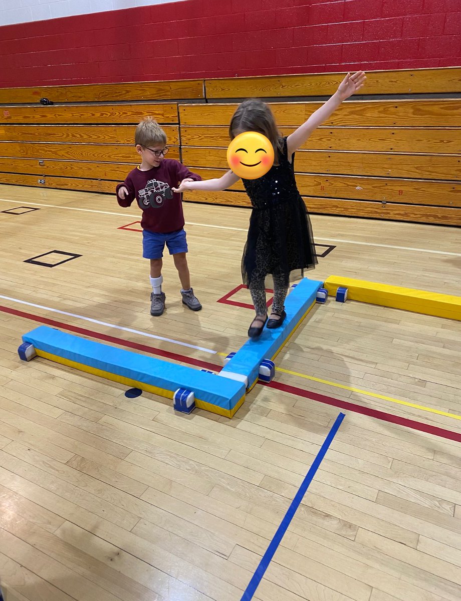 We can all use a little help every now and then ♥️💛🦅