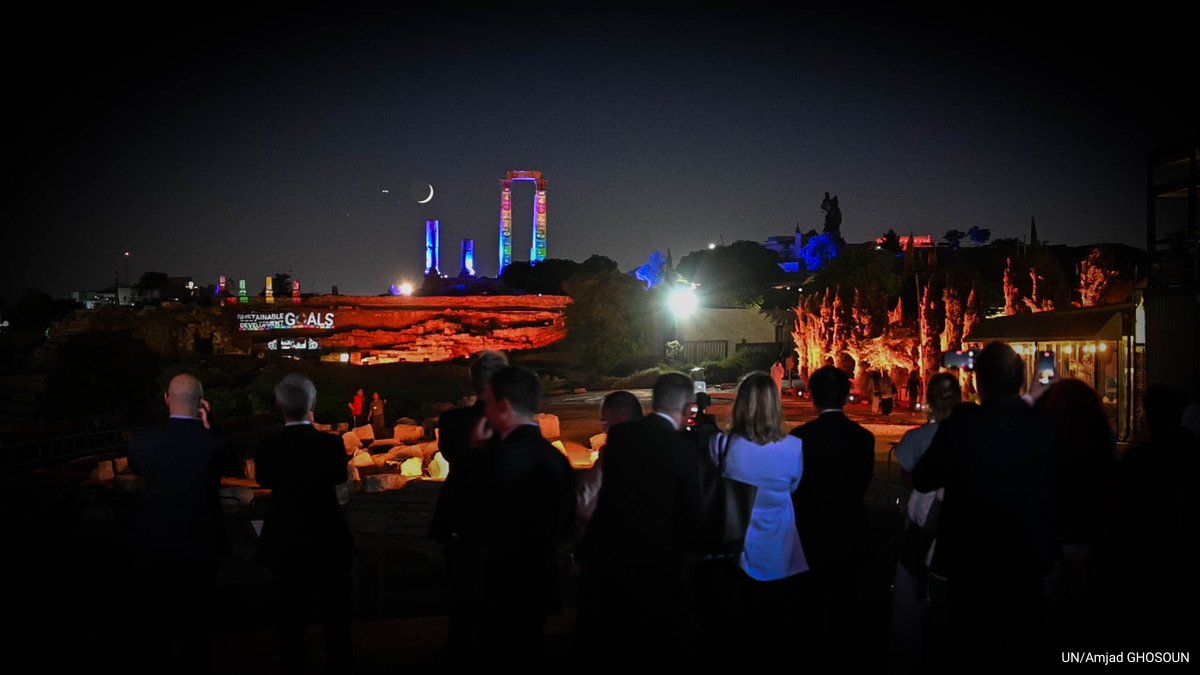 📸: Amman's Citadel in Jordan was the backdrop for a #GlobalGoals illumination during last week’s #UNGA, reminding us to #ActNow for a fairer & more sustainable future. From taking #ClimateAction to advocating for gender equality, each of us can do out part for a better world.…