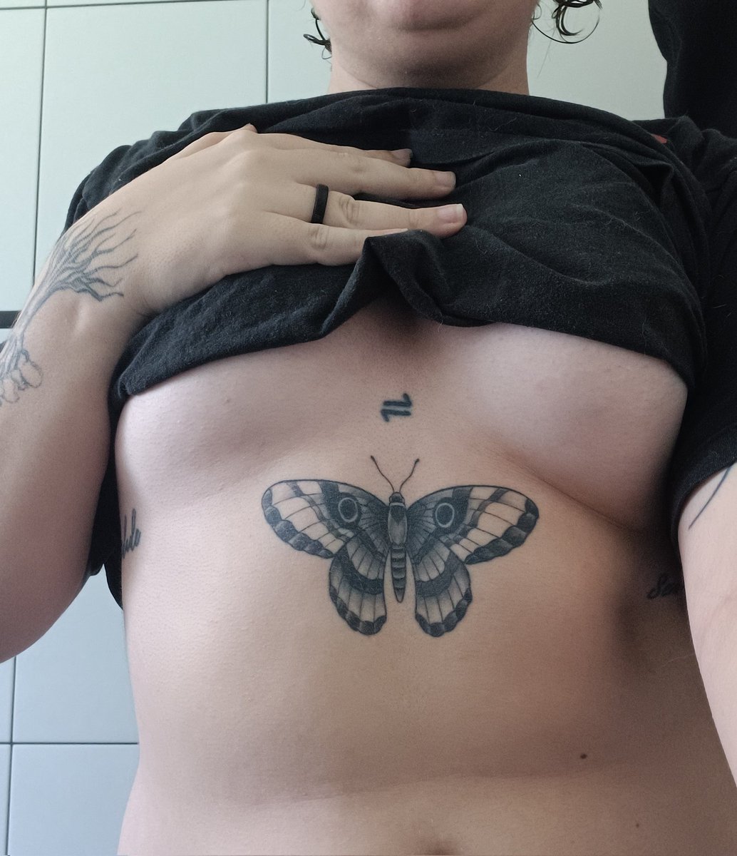 Amora_2222's tweet photo. Quem queria ver a camiseta? 

#PINTOAWARDS 
#XOTAAWARDS 
#onlyfans 
#orgasm 
#putaria https://t.co/xKKSqV6F4C