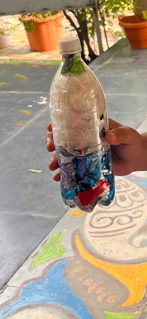 HooghlyJnv's tweet photo. *Eco* *bricks* ( plastic bottles tightly filled with plastic wrappers ) ———-a plan B for single use plastic
@CommissionerNVS @NVS_RO_Patna 
@EduMinOfIndia @manojlibra https://t.co/ZLoqUgtmoJ