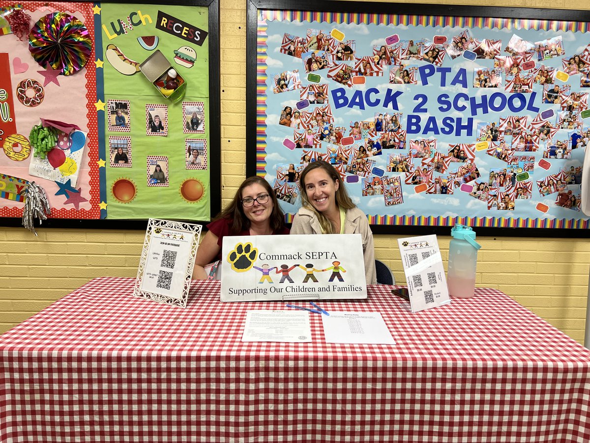 CommackSchools's tweet photo. It was great seeing all of our families at Open House. Our Kindergarten Meet &amp; Greet session was a huge success. We hope our parents had a fun and informative evening! #WoodPark #GettingToKnowUs #CommackSchools https://t.co/Ri3LQG0HKG
