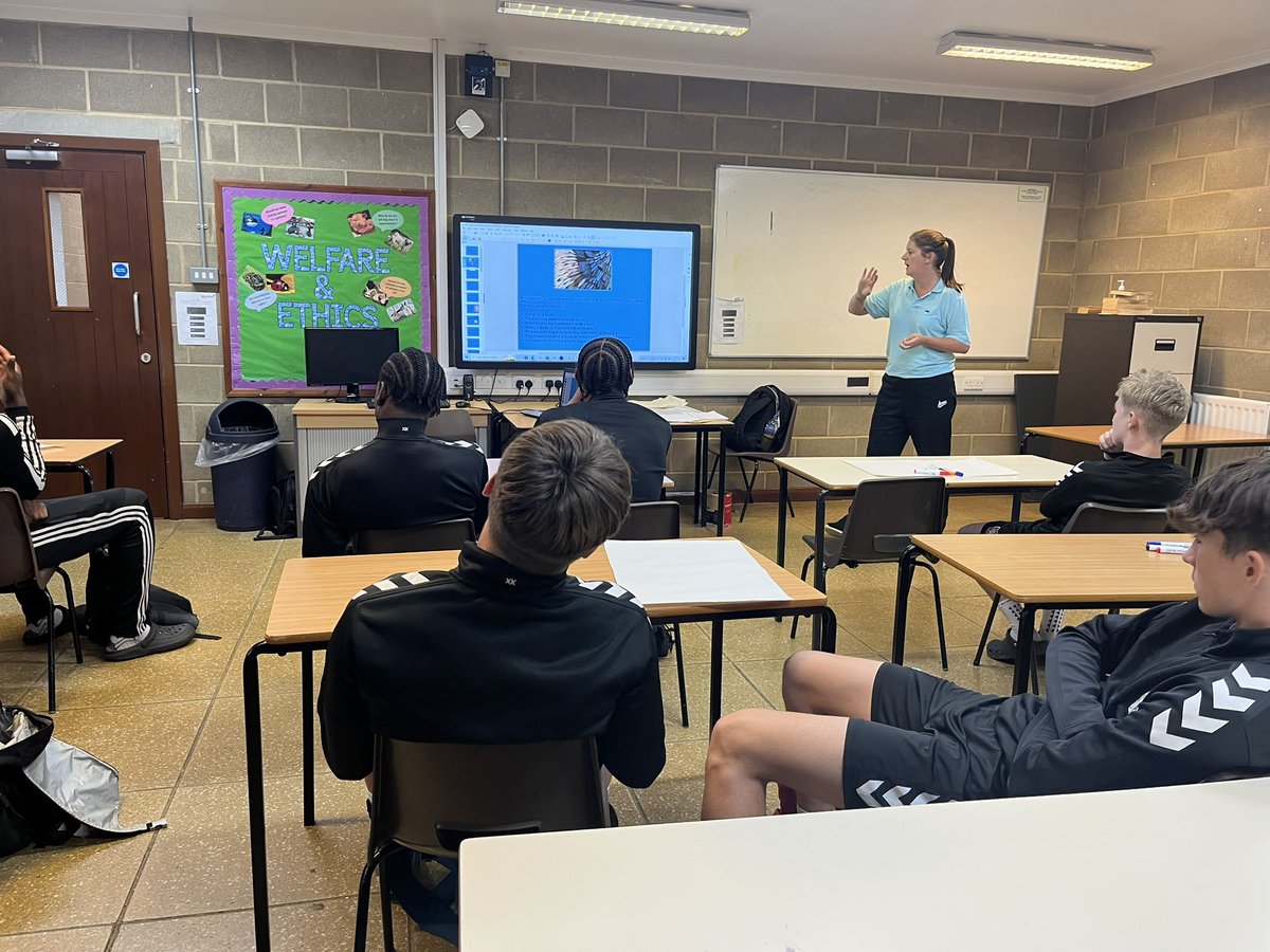 NTFC_Academy's tweet photo. A huge thanks to @AnnaLetts1 who has come in this evening to work with our U15/16 players and deliver her excellent workshop on knife crime, and the risks that our young players could encounter, as part of our life skills programme. With so many risks out there, we continue to try to do all we can to prepare our players off the pitch as well as on it! #ntfc #ShoeArmy @LFEonline