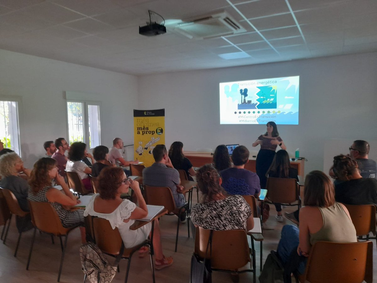 vlcsostenible's tweet photo. 📢Èxit de la Trobada de Comunitats educatives #MiCentroEnTransicion 
💡Cada vegada som més centres treballant per la #TransicióEnergètica
@AjuntamentVLC
👉https://t.co/8xlU1FIUoz 
😊Gràcies @univ_po_pu_lar @FUHEM @fentestudi https://t.co/hjhomPpNZF