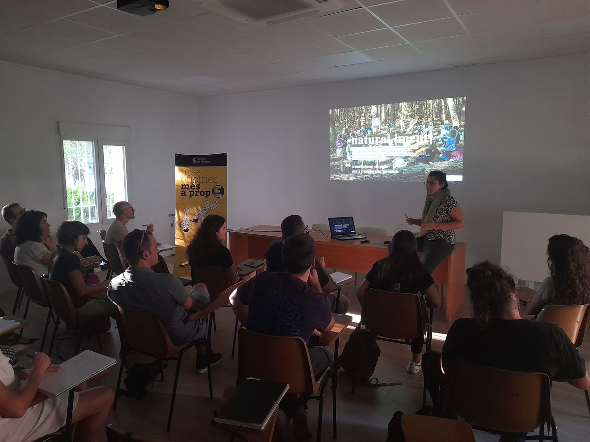 vlcsostenible's tweet photo. 📢Èxit de la Trobada de Comunitats educatives #MiCentroEnTransicion 
💡Cada vegada som més centres treballant per la #TransicióEnergètica
@AjuntamentVLC
👉https://t.co/8xlU1FIUoz 
😊Gràcies @univ_po_pu_lar @FUHEM @fentestudi https://t.co/hjhomPpNZF