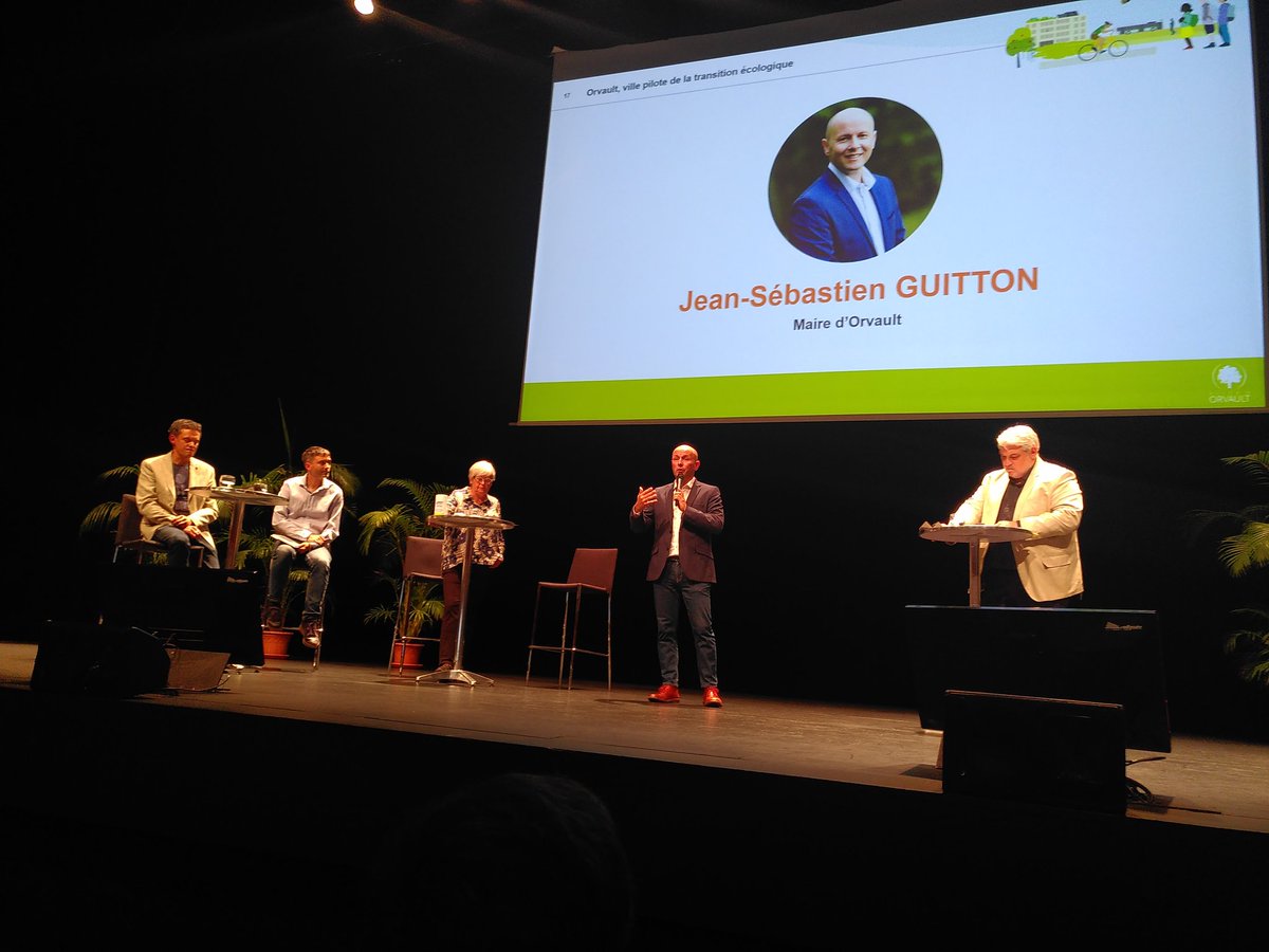 laurentDubost1's tweet photo. Et maintenant l'urbanisme,l'adaptation au changement climatique, les mobilités,la participation citoyenne et nos écoles. La #transitionpositive en action à #orvault https://t.co/GHE2XTuJg7