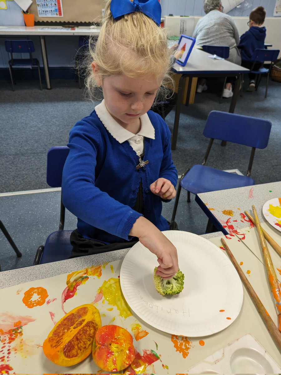 penrhiwceibr's tweet photo. We have been creating art using fruit and vegetables.
#dosbarthbeech

#britishfoodweek #expressivearts https://t.co/SHPnJSe6hB