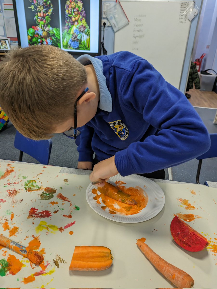 penrhiwceibr's tweet photo. We have been creating art using fruit and vegetables.
#dosbarthbeech

#britishfoodweek #expressivearts https://t.co/SHPnJSe6hB