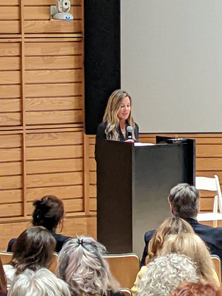 double_whammied's tweet photo. Beautiful tribute to @LPseattle and the announcement of a brand new #lobularBC lectureship series in her name. Thank you Flora Migyanka!  #ilcsymposium #lobmob #globmob https://t.co/8Om0gHdILh