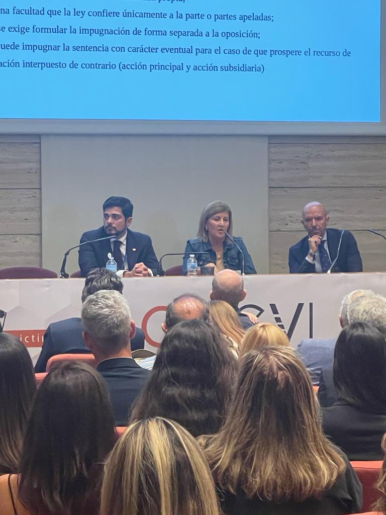 Terminamos la gran ponencia de la Ilma. Sra. D.ª María Isabel Gómez Bermúdez “Recurso de apelación en el ámbito civil, errores y aciertos” 
#VIIIcongresoadevi2023