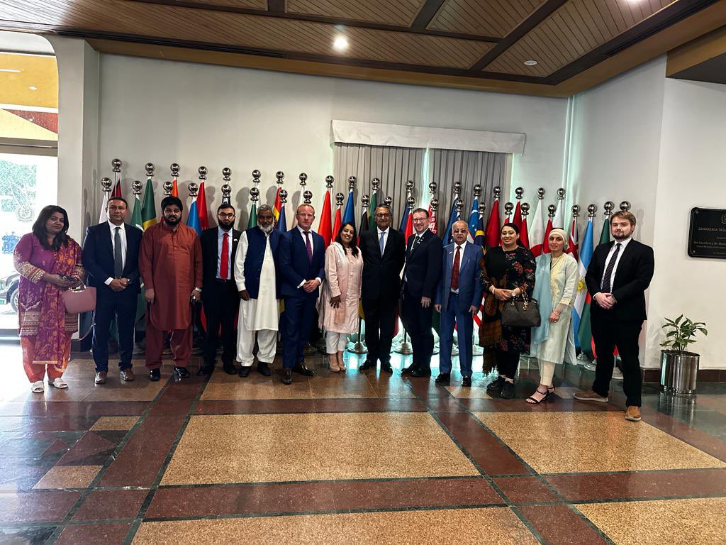 JalilJilani's tweet photo. Had a useful exchange of views with a delegation of British MPs, including @GwynneMP, @NazShahBfD &amp; @SamTarry. Appreciated their role in strengthening Pak-UK relations and raising their voice in support of the oppressed Kashmiri people. https://t.co/5ipLbgCJS8